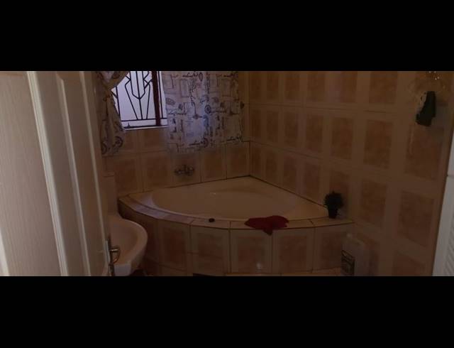 2 BEDROOM HOUSE FOR SALE IN MOHLAKENG